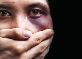 Vítima de feminicídio mandou mensagem em grupo de vizinhos pedindo socorro após ser esfaqueada em Cuiabá