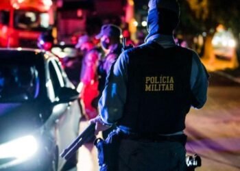 Idosa de 60 anos é arrastada para mato e estuprada por jovem de 22 anos em MT