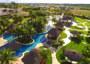 Mulher é chamada de “urubu preta” por moradora de condomínio