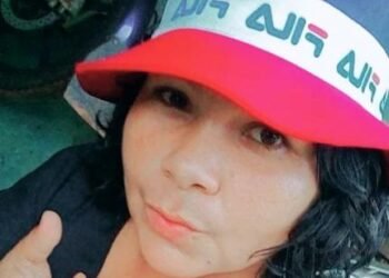 Rapaz mata a namorada com golpes de arma branca e foge de casa