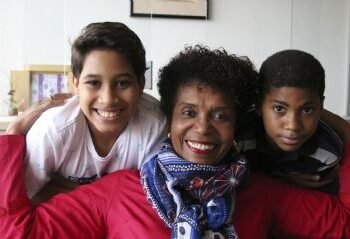 No Dia das Mães, mulheres falam sobre adoção monoparental no Brasil