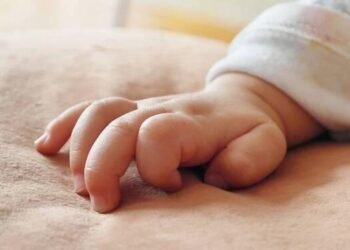 Justiça cita gravidade do crime e mantém prisão de homem que cravou faca na perna de bebê