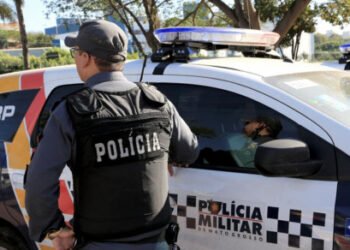 Mulher esfaqueia marido após ser agredida e obrigada a usar droga