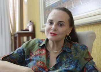 Serys diz ser contra aposentadoria parlamentar e critica família Bolsonaro