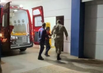 Mulher tem 3 dentes arrancados no murro, pelo marido, durante bebedeira