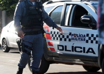 Homem agarra e tenta estuprar jovem na saída da balada