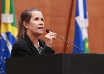 Vereadora de Cáceres assume cadeira na AL no lugar de Wilson Santos