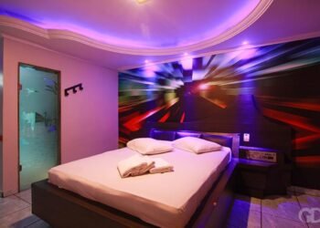 Mulher vai em encontro amoroso e descobre armação de ex para reatar