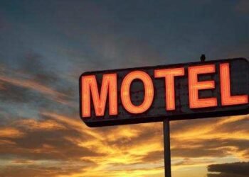 Homem faz live em motel para mostrar espancamento da ex-namorada em Cuiabá