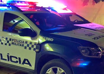 Mulher leva dois tiros de homens em motocicleta