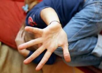 Polícia prende homem que mantinha relacionamento com garota de 13 anos