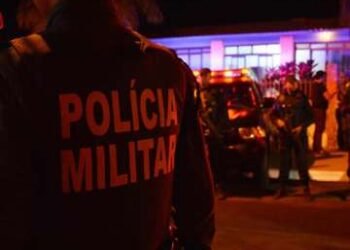 Homem atira três vezes contra esposa após discussão em residência na cidade de Cuiabá