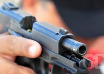 Mulher de 38 anos é assassinada com tiro na cabeça dentro de casa