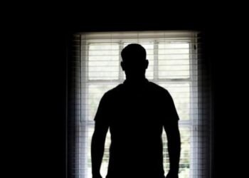 Mulher nega sexo e sofre tentativa de estupro na madrugada