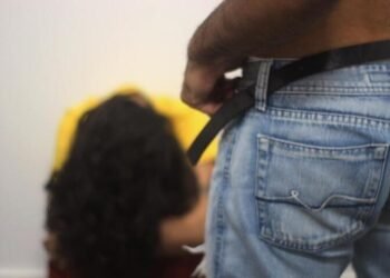 Homem espera esposa sair para trabalhar e estupra enteada menor em MT