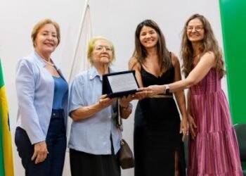 Primeira presidente mulher do TJ recebe homenagem na Defensoria