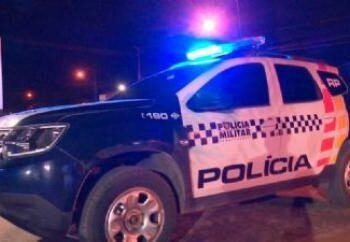 Mulher é esfaqueada na barriga enquanto andava em bairro