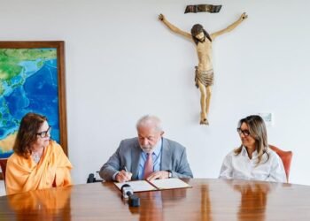 Presidente Lula sanciona lei que concede auxílio-aluguel para mulheres vítimas de violência doméstica