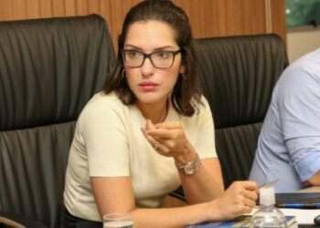 Janaina desafia Emanuel a sair do MDB e testar se tem o nome tão forte quanto diz