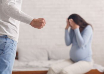 Menino de 11 anos pede socorro e salva mãe que estava sendo agredida pelo padrasto