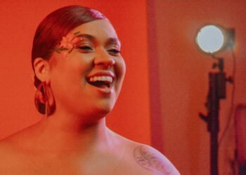 Cantora lança videoclipe contemplado com edital de fomento à cultura da Secel