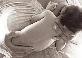 Mulher apanha do marido com bebê no colo e tem braço quebrado em 2 locais