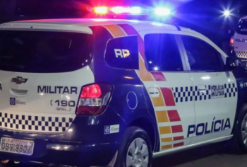 Invasor tenta estuprar adolescente e é espancado pelos irmãos dela ao fugir