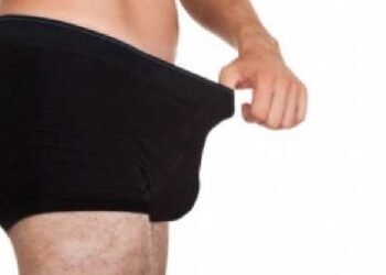 Bêbado mostra pênis em frente a banheiro feminino durante festa e acaba preso