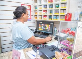 Mulheres ganham 20,8% menos que homens na mesma função, apesar de mais formação