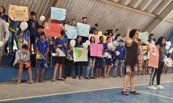 Alunos do ensino médio do Pedra 90 fazem ato contra feminicídios em Cuiabá