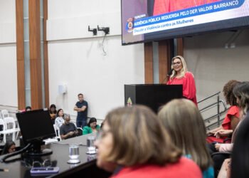 Primeira-dama anuncia novo espaço da Mulher e proposta passa a ser novamente modelo para lei nacional