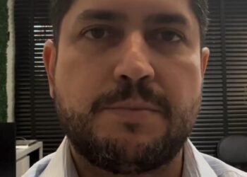 Advogado denuncia descaso na saúde após amamentação do filho