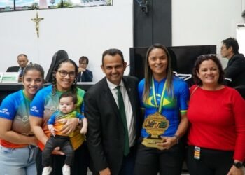 Vereador Sargento Joelson abre espaço para campeã brasileira de MTB Marathon
