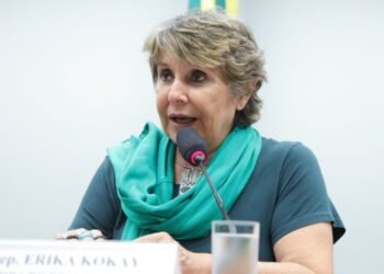 Políticas públicas para a população LGBTQIA+ dependem de orçamento, defendem especialistas