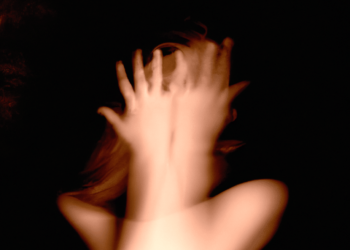 “O perigo está dentro de casa”, alerta juíza sobre violência contra crianças e adolescentes em Mato Grosso