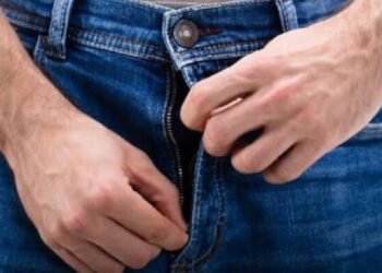 Homem de 26 anos é preso depois de flagrado se masturbando em terreno baldio