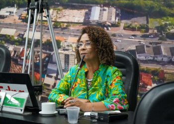 Edna confirma pré-candidatura enquanto aguarda decisão para retornar à Câmara