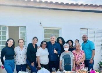 Mulheres do Residencial Avelino Lima Barros se reúnem com Vice-prefeito e secretário de Obras para discutir demandas urgentes