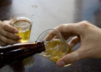 Comissão aprova toque de recolher para menores após 22h em local com venda de bebidas alcoólicas