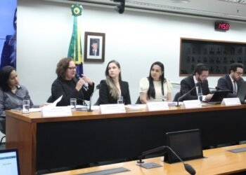 Especialistas defendem projetos que combatem importunação sexual e violação de privacidade