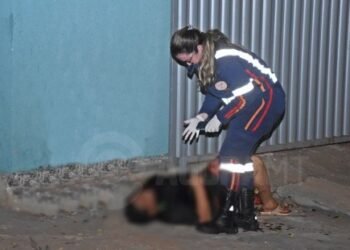 Mulher é esfaqueada pelo ex-marido na frente da filha em MT