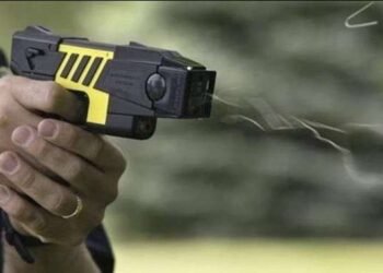 Mãe de jovem autista ferido com ‘taser’ em abordagem policial pede apuração do caso