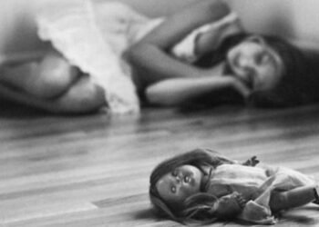 “Me ajuda. Meu pai abusou de mim”, diz mensagem de aluna em caderno