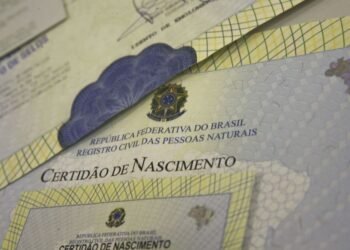 Projeto dispensa comprovação do estado civil dos pais na certidão de nascimento
