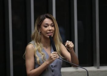 Projeto reserva 5% das vagas nas universidades federais para pessoas trans