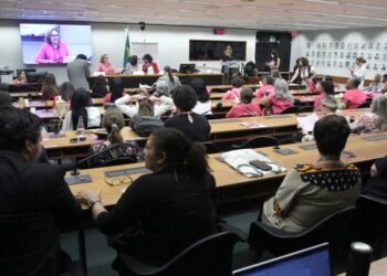 Diagnóstico representa maior problema no enfrentamento do câncer no Brasil, dizem debatedores