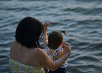 Censo 2022 registra aumento de lares brasileiros chefiados por mulheres sem cônjuge