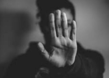 Mulher é agredida por ex-namorado e pede socorro em base da PM