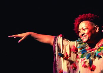 Luciene Carvalho lança livro de poesia contemplado em seleção pública da Secel