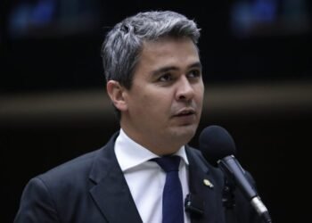 Comissão de Educação aprova afastamento de aluna gestante para seis meses